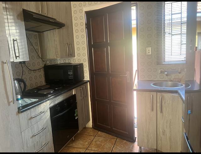 2 BEDROOM FREEHOLD FOR SALE IN SOSHANGUVE VV